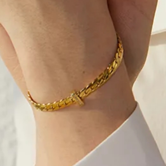 Jewelry - 18kgold plated Stainless steel bracelet